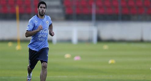 تاباريز يستبعد سواريز عن مواجهة كوستاريكا